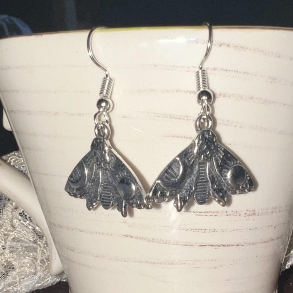 $2 MOTH EARRINGS. STAINLESS STEEL HOOKS. NEW.$2 WITH ANY $10 ORDER OR MORE - Picture 5 of 16